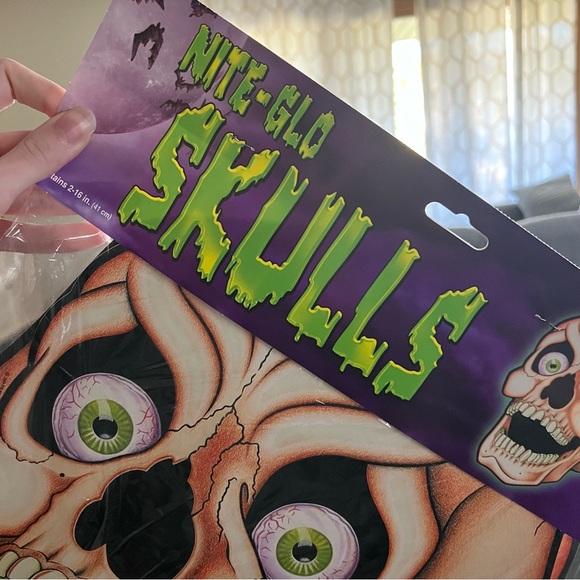 NWT Beistle Halloween Skull Glow in the Dark Die Cut - Picture 3 of 5